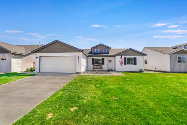 $2,100 / 4br - 1374ft2 - Bright & Modern 4-Bedroom / 2-Bath Home (Buhl)63963189709186120