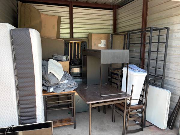 Storage Ubit/ loaded for $100 (37th st/bell) 1