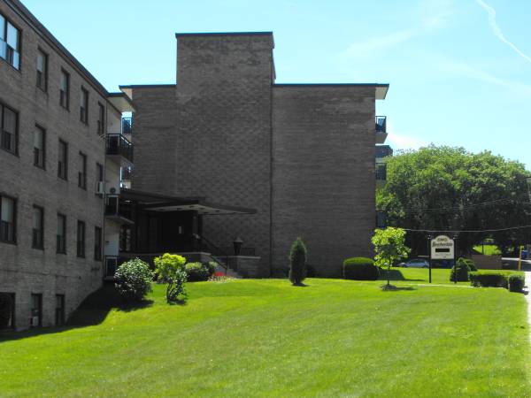 Quiet Renovated Building close to TTC, Bloor West Village 5