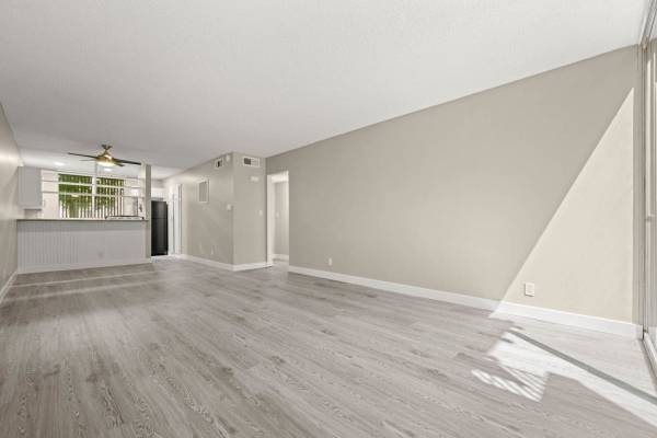 $1,636 / 1br - 700ft2 - Special: One Month Off | One Bedroom - Pet Friendly (Gateway)63766967478403121