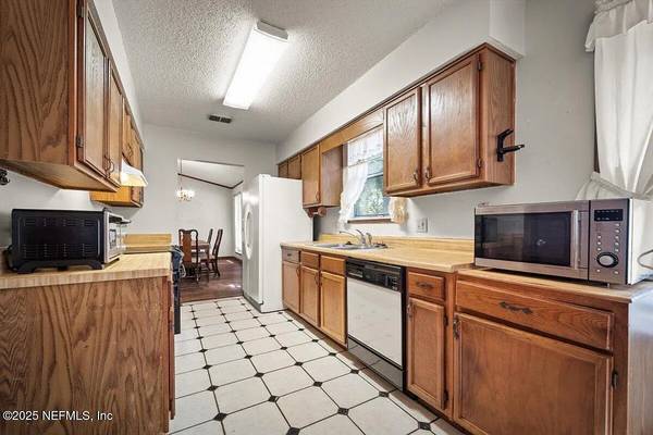 $725 / 3br - 1350ft2 - Furnished Room in newly renovated home (Westside Jacksonville 295/103rd st)63377665101571124