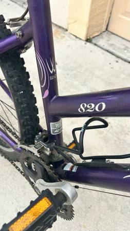 Trek ladies girls 820 mountain bike bicycle 26 inch 21 speed all tuned up front - $105 (Pembroke Pines)63444013930753124