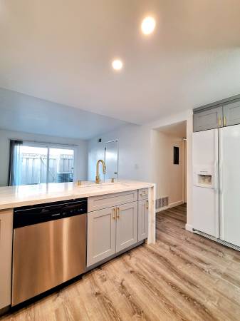 $5,145 / 3br - 1953ft2 - Remodeled 3bd Townhouse w/Attached Garage @ 1857 Los Encantos Ct (los gatos)63940543102083121