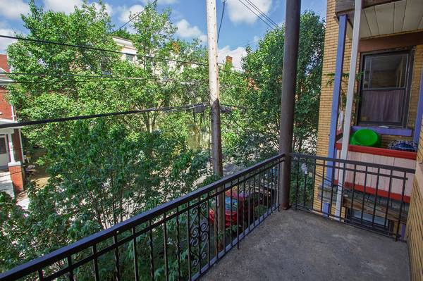 $1,200 / 2br - 1185ft2 - Two Bedroom, Private Balcony, Big Kitchen W/ Pantry, Pet Friendly (Regent Square - Frick Park - 405 Peebles Ave)64013362602882123