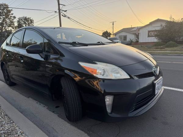 2015 Toyota Prius III 4 cilindros híbrido 50 MPG Muy confiable *Venta por mudanza* - $7,777 (Tierrasanta)63470058837635122
