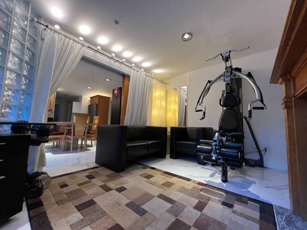 Room in fully-furnished South Granville Home 1