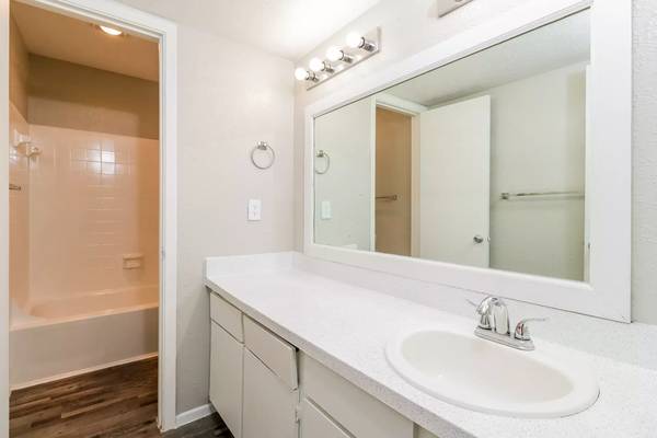 $810 / 2br - 795ft2 - Wow! This 2 Bedroom is simply stunning! Visit today! 795 Sq Ft! (Killeen)63806837373697120