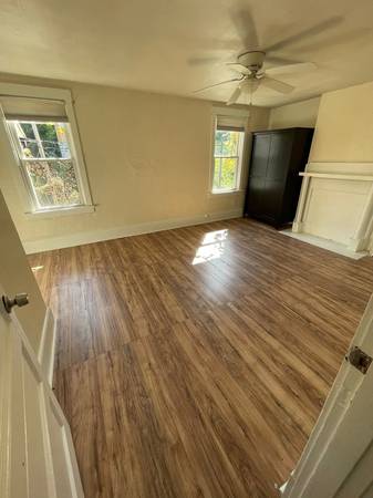 $1,100 / 2br - !Discover this freshly updated 2-bedroom, 1-bath home offering modern (Pittsburgh, PA)64013204765187124
