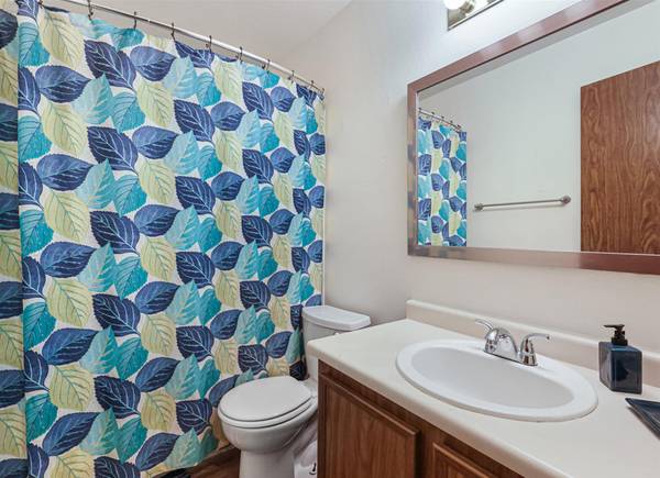 $1,425 / 2br - Washer/Dryer Hook-Ups & Low Cost of Living! - SE Portland 2 Bed (SE Portland)63956504483459121