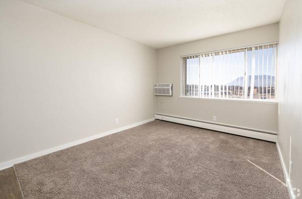 $824 / 2br - 475ft2 - Call Us Today To Schedule A Tour & Apply!! (Knob Hill)63658213633283122