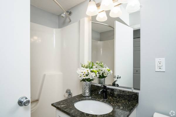 $2177.00 / 2br - 1200ft2 - 2 Bedroom/2 Bath 2nd floor End Unit in Enfield CT63989075484803122