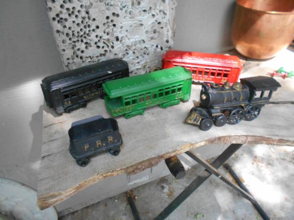 5 piece cast iron train set 1