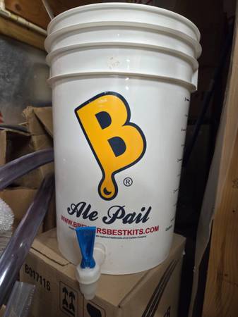 Ale Pail home brew homebrewing beer bucket with spigot valve 1