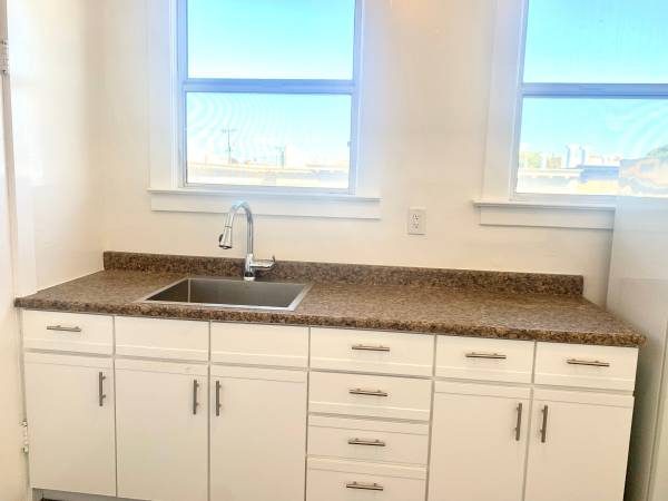 $2,950 / 1br - ¡Ubicación Excepcional! Soleado Departamento en Piso Superior de 1 Dormitorio con Amplio Armario (richmond / seacliff)63622983332993123