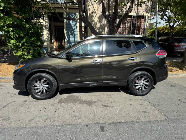 2015 Nissan Rogue SL AWD Leather Seats - $7,900 (richmond / point / annex)63473175295619121