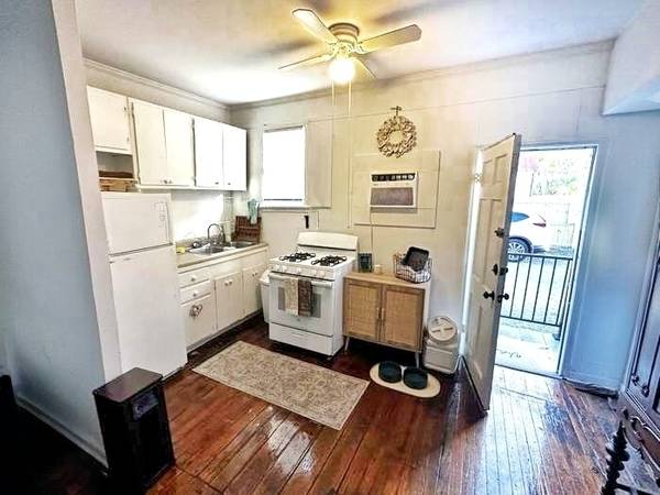 $1850.00 / 1br - 550ft2 - Cozy Studio, private bath and queen bed64016105293827121