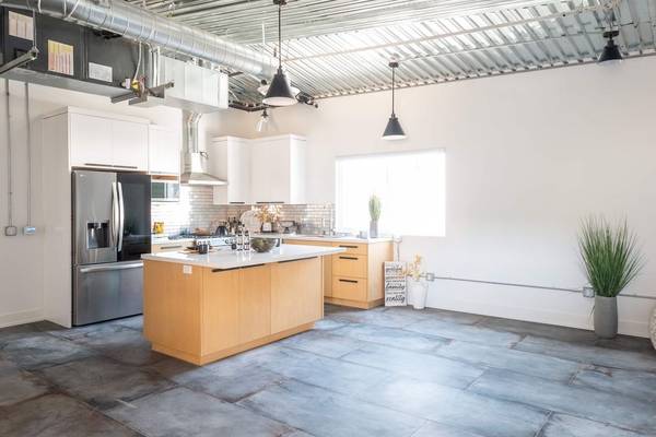 $2,975 / 2br - 2/BD, Convenient designated parking, Situated in San Pedro! (605 S Pacific Ave, San Pedro, CA)63857623873923120