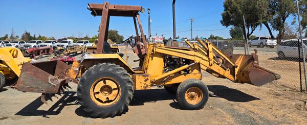 CASE 580E LOADER TRACTOR 1