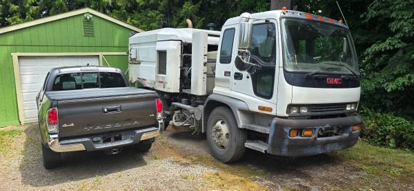 2008 GMC T7500 Street Sweeper Truck Elgin 1