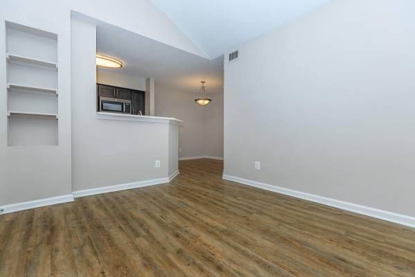 $1,900 / 1br - 767ft2 - Chimenea de Leña, Estacionamiento para Visitantes, 1/BD (8017 Ashberry Ln, Pasadena, MD)63694927406209123