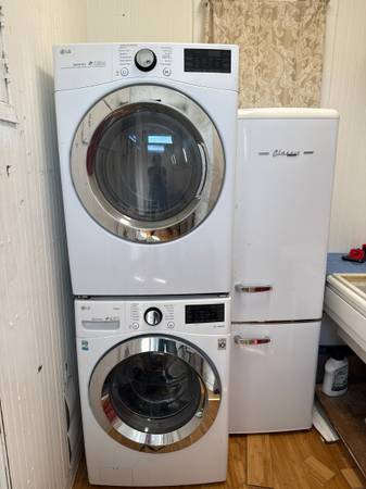 LG washer and dryer - stackable equipment 1