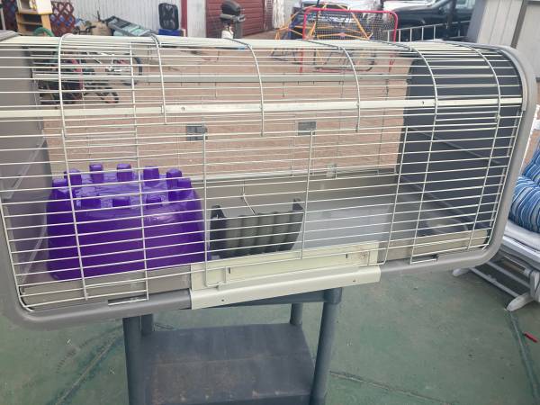 Perfect condition bunny cage 1