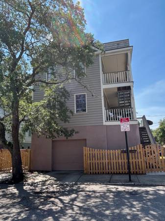 $3000.00 / 2br - 1100ft2 - Downtown Charleston 2 BR 1BA , Large Garage / Large fenced in yard64016104883203121
