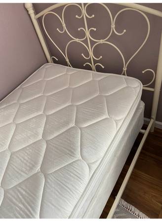 Two twin beds with mattresses 1