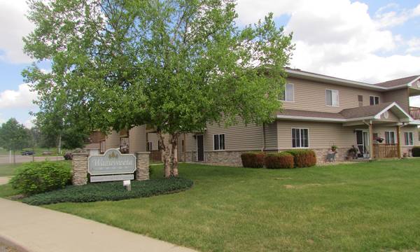 $1,025 / 2br - 920ft2 - Wazuweeta Woods - Two- and three-bedroom apartments for lease (Pine Island)