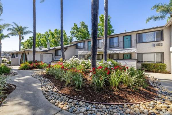 $3,095 / 2br - 855ft2 - 2 Bed - 1 Bath, 🌴🍃Newly Renovated with a courtyard view!🍃🌴 (campbell)63861213058433121