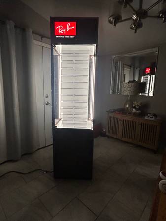 Ray-Ban Glasses Retail Display Case 1