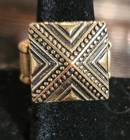 Paparazzi Pyramid Scheme Gold Tone Ring 1