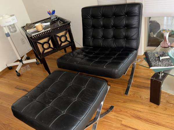 Modern Black Leather Lounge Chair w/ Ottoman – Mid-Century Style 1