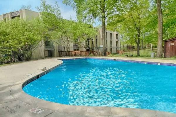 $1,550 / 2 habitaciones - 1035 pies² - Aire acondicionado, Comunidad permitida para mascotas, Ventanas grandes con vistas (240 Central Ave N, Wayzata, MN)63868697680897120