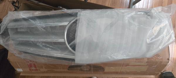 08-14 Mercedes W204 C250 C300 C350 Front Bumper Upper Grille Grill 1