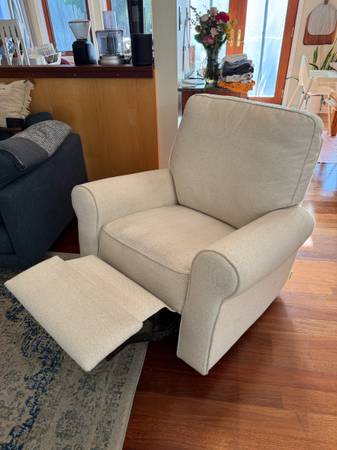 Sillón reclinable giratorio con deslizador - $500 (San Francisco)63439526834051121