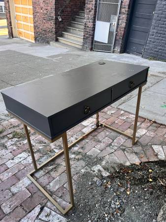 free desk 1