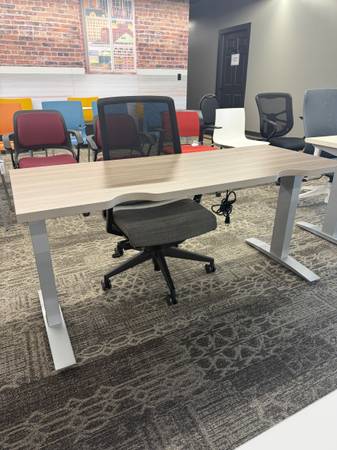 Sit/Stand Desk with Cable Management 1