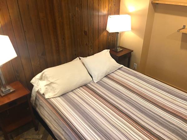 $1,100 / 1br - Fully Furnished Uptown Apartment (Uptown Mpls)63990383597187124