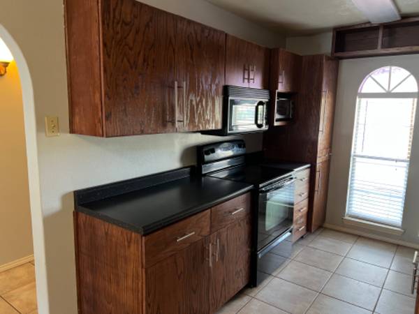 $2000.00 / 3br - 1264ft2 - $2,000 - Casa actualizada de 3 habitaciones cerca de la escuela secundaria SGP63796327696899122