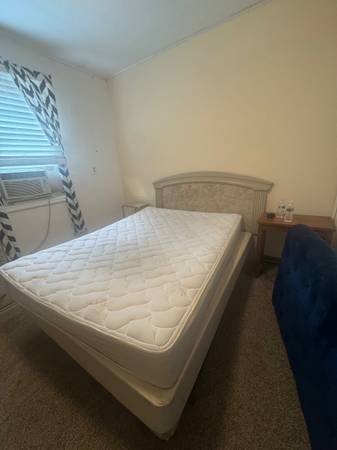 Queen  Italian lacquer Queen Bed with Mattress and box spring 1