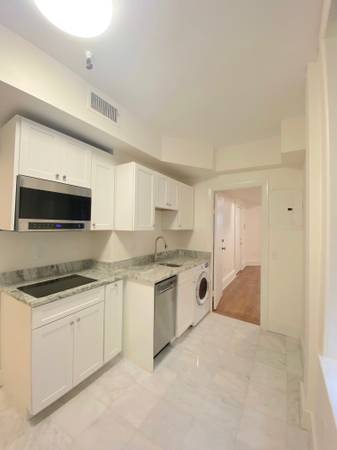 $2,900 / 1br - 800ft2 - Spacious. Granite/Stainless. Marble. Central Air. Washer/Dryer in-unit (Back Bay)63828338772995123