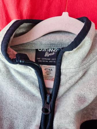 Oshkosh Fleece Pullover Sweat Shirt Coat Size Boys 4T - $15 (Tacoma)63471374359169121