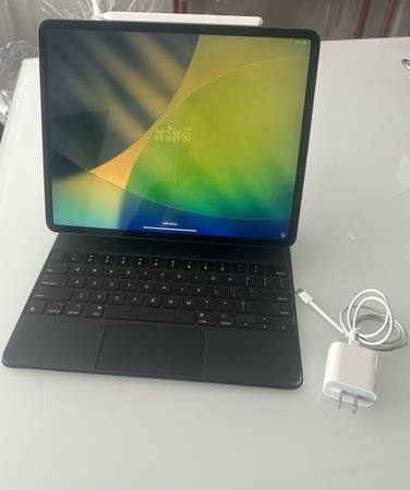 Apple iPad Pro-12.9” (3rd Generation)-256GB + Keyboard + Pencil Pro + Charger 1