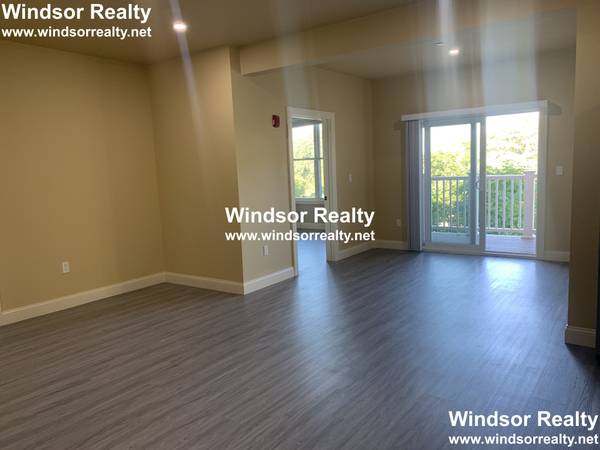 $2,900 / 2br - CONDO TYPE LIVING 2 BATHS IN-UNIT LAUNDRY GRANITE KITCHEN PARKING NOW (Revere)63856337656577121
