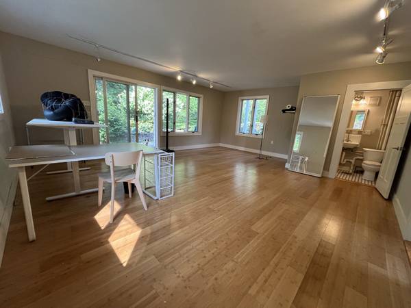 $1.900 / 750 ft² - oficina / estudio de arte / espacio para tecnología informática (Jamaica Plain)