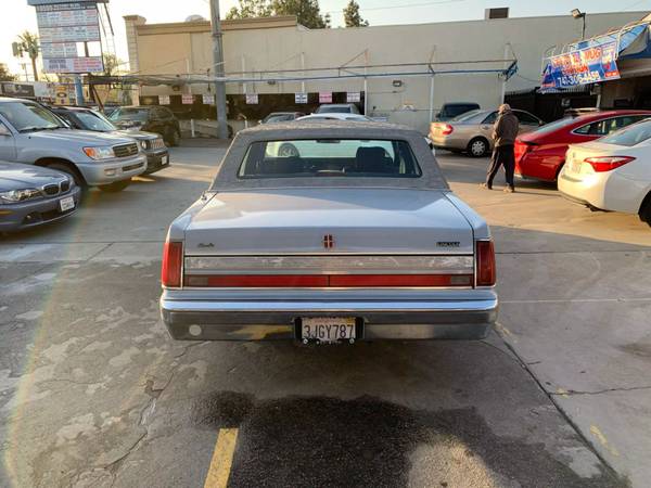 1989 Lincoln Town car Classic - $4,999 (North Hollywood)63441067466881124