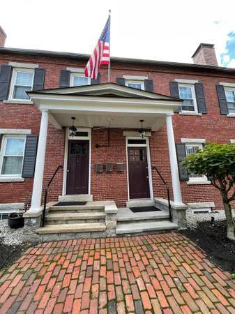 $1,400 / 1br - 876ft2 - Amoskeag Housing District. This one bedroom plus office (Manchester)63656228220803120