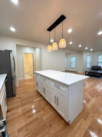 $3,600 / 2br - 1000ft2 - RENO 2 BR, 2 Baths - All Utilities Included - Parking- PETS (Somerville \  Magoun Sq.)63839293611523121