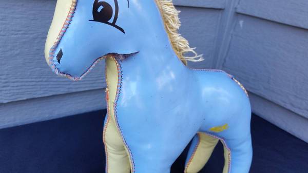 Caballo de peluche de tela encerada vintage, juguete para bebé, década de 1940 o 1950 - $10 (Tacoma)63471422089217123